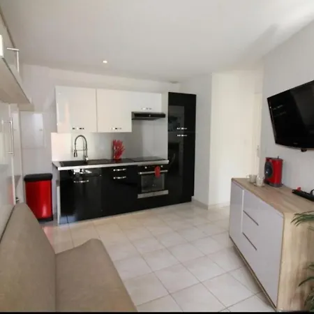 A 2 Pas De La Place Du Pin Et Port! Apartamento Nice